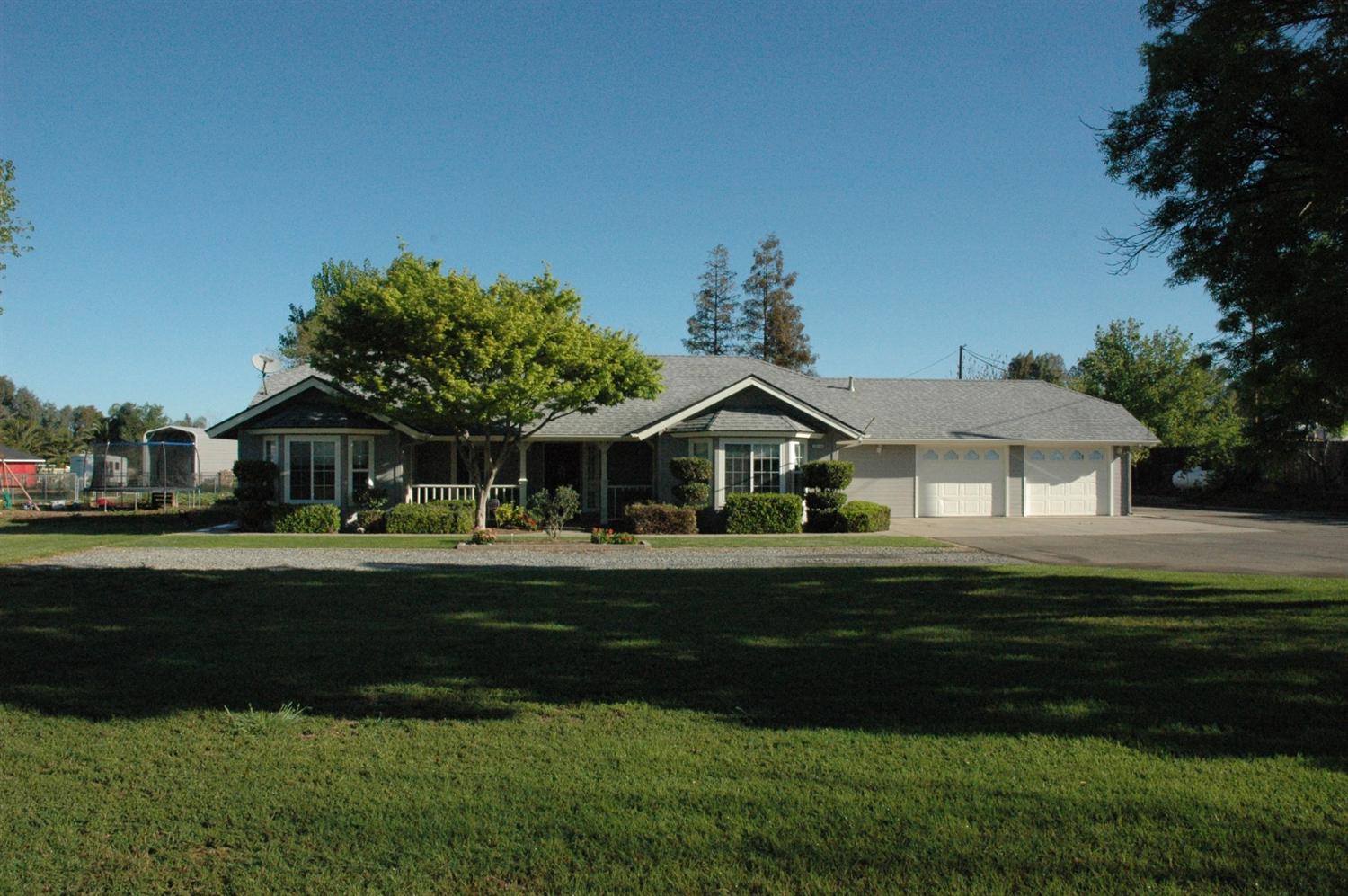 12114 E Shields Ave, Sanger, CA 93657 photo 1