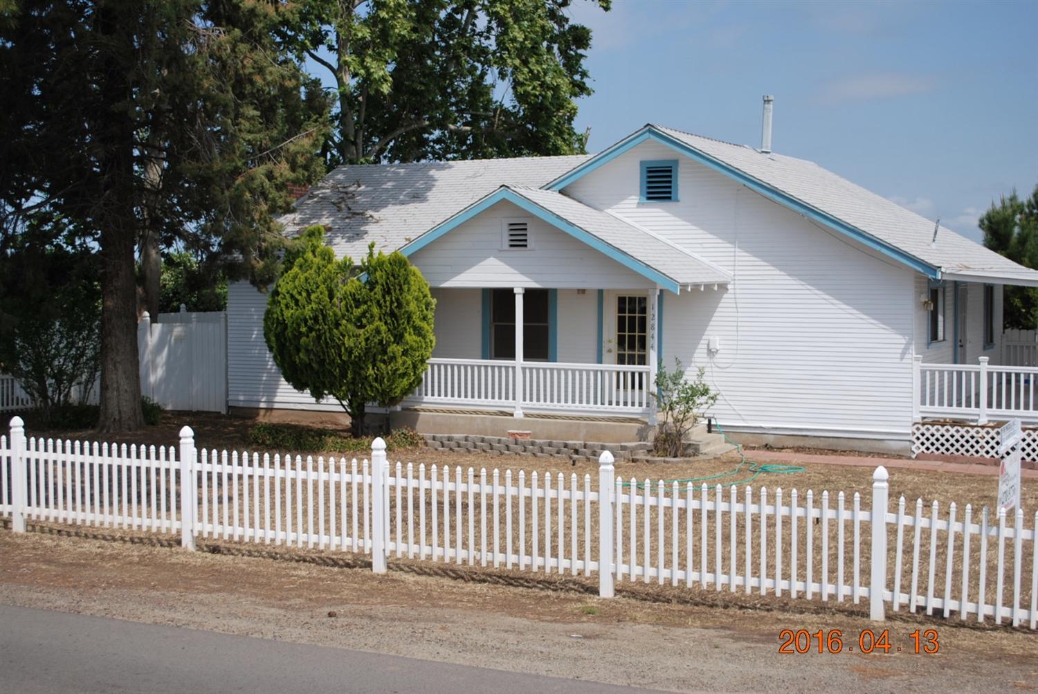 12844 E Mckinley Ave, Sanger, CA 93657 photo 1