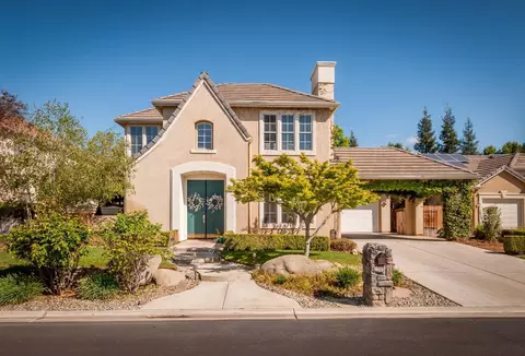 10406 E Lylewood Way, Clovis, CA 93619 photo 1