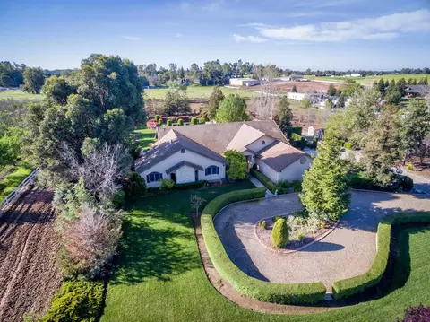 5711 E Silaxo Rd, Clovis, CA 93619 photo 1