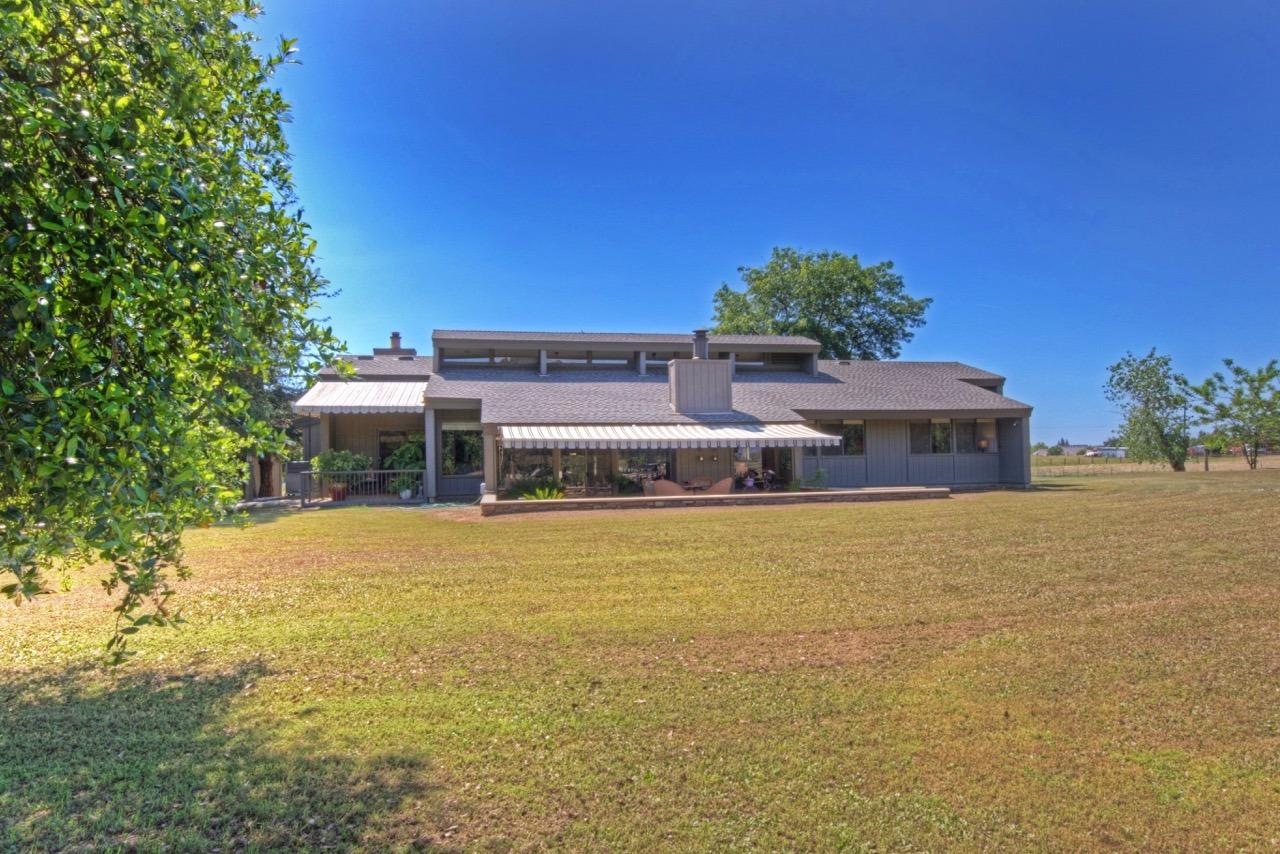 6689 N Autumn Ave, Clovis, CA 93619 photo 1