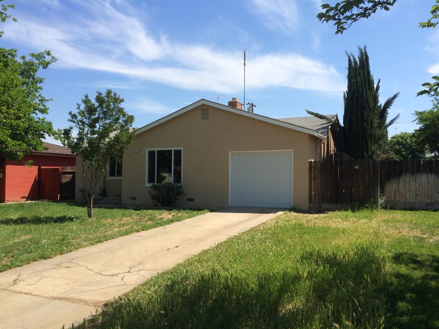 1305 Fresno St, Madera, CA 93638 photo 1