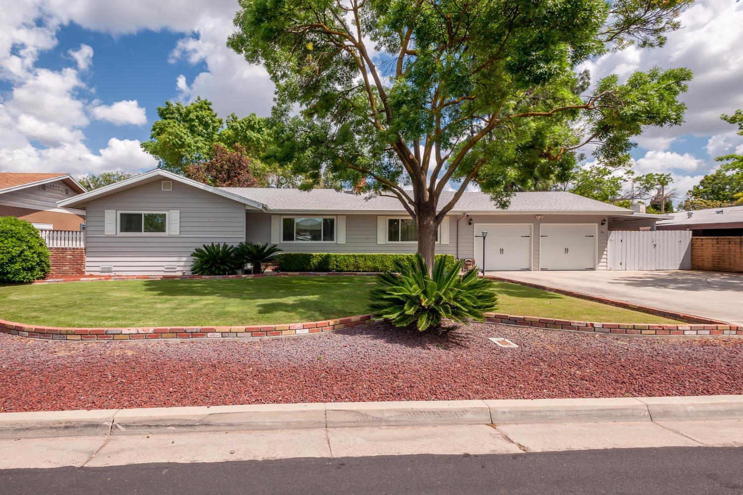 957 Pierce Dr, Clovis, CA 93612 photo 1