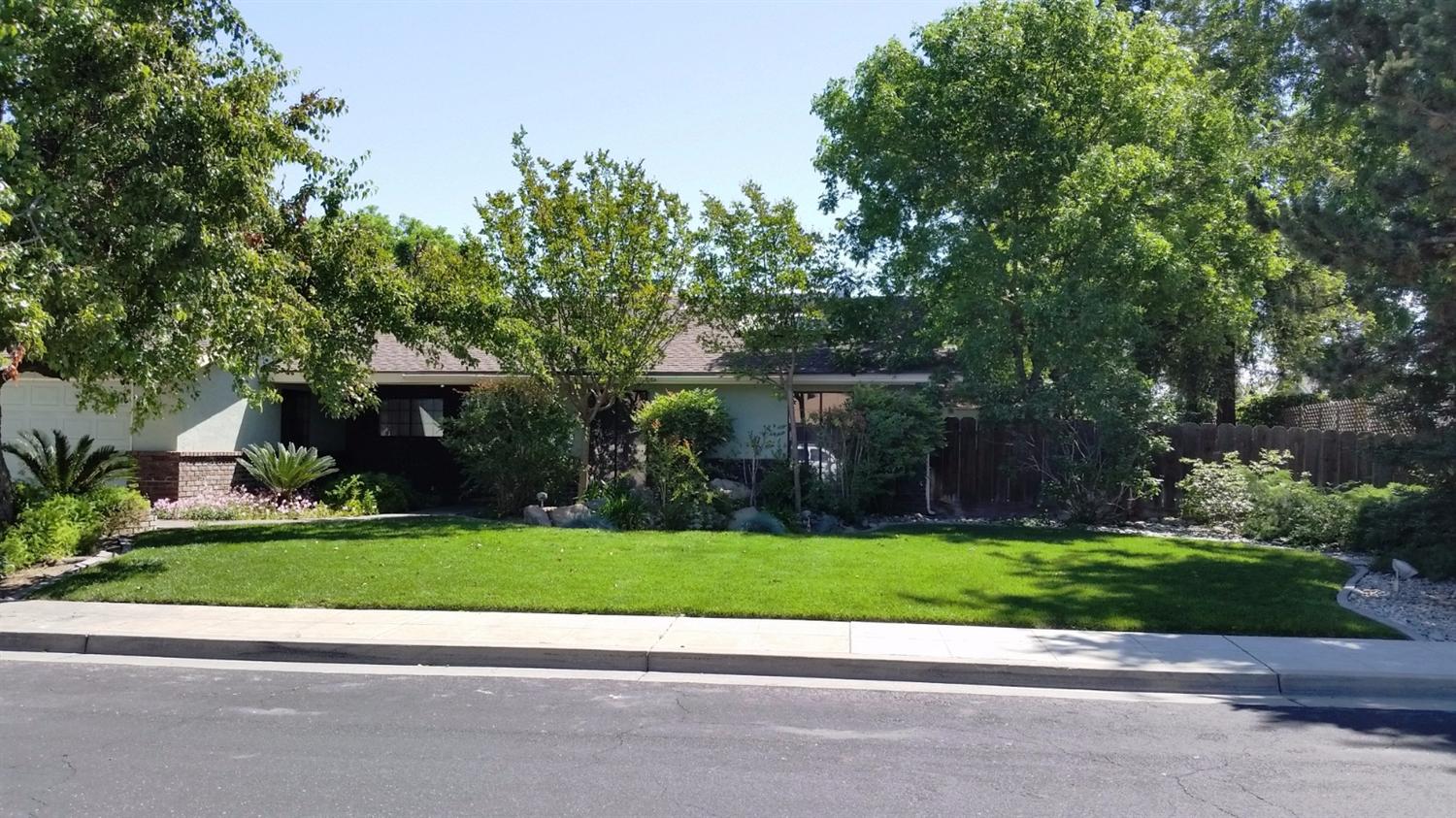 91 Orangewood Ave, Clovis, CA 93612 photo 1
