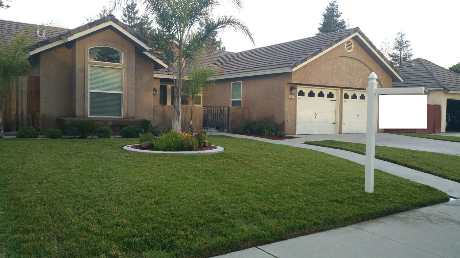 556 S Park Ave, Kerman, CA 93630 photo 1