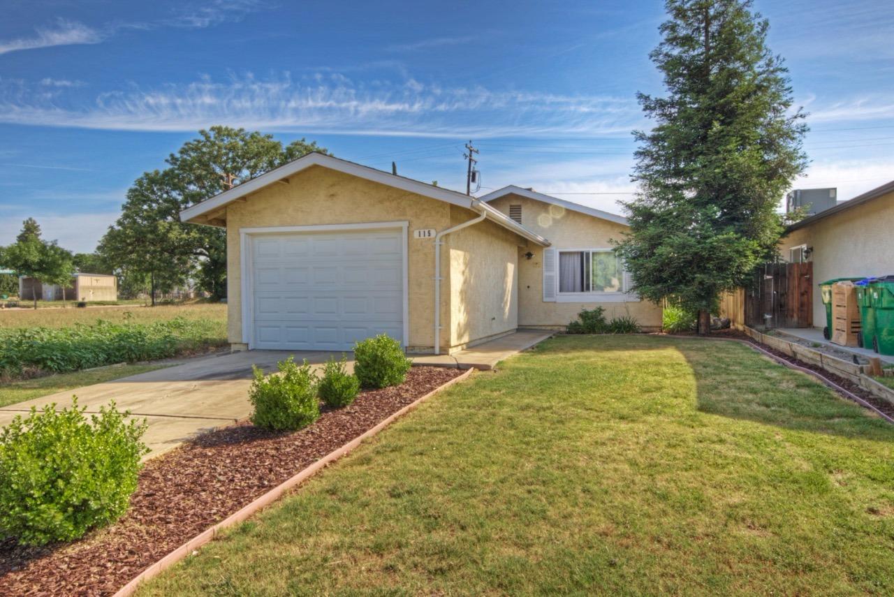 115 S 10th St, Fowler, CA 93625 photo 1
