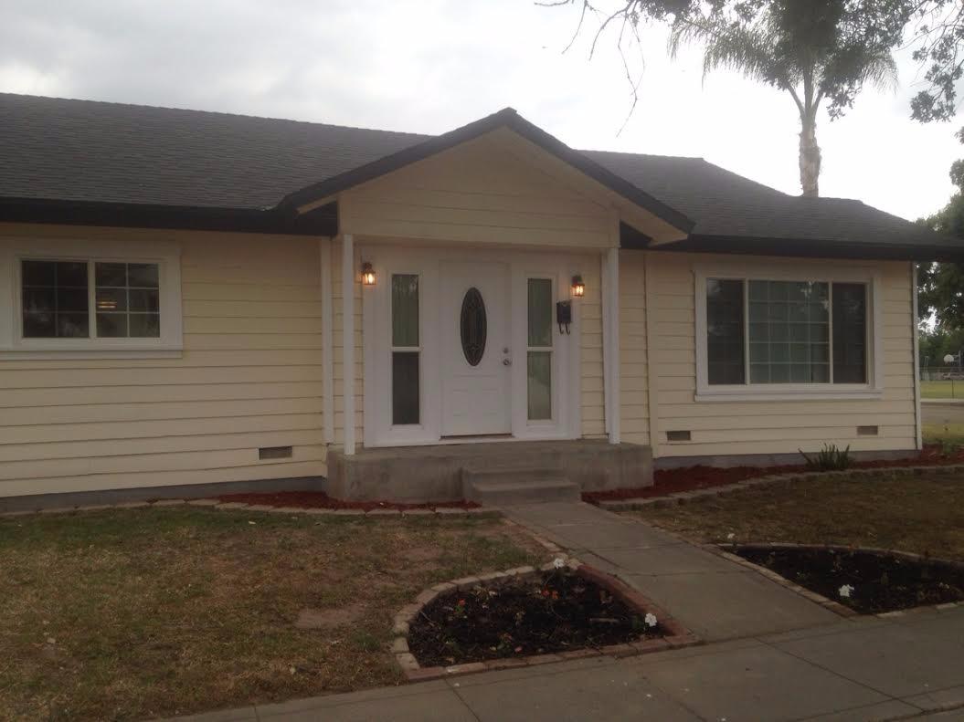 216 E Mariposa St, Fowler, CA 93625 photo 1
