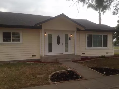216 E Mariposa St, Fowler, CA 93625 photo 1