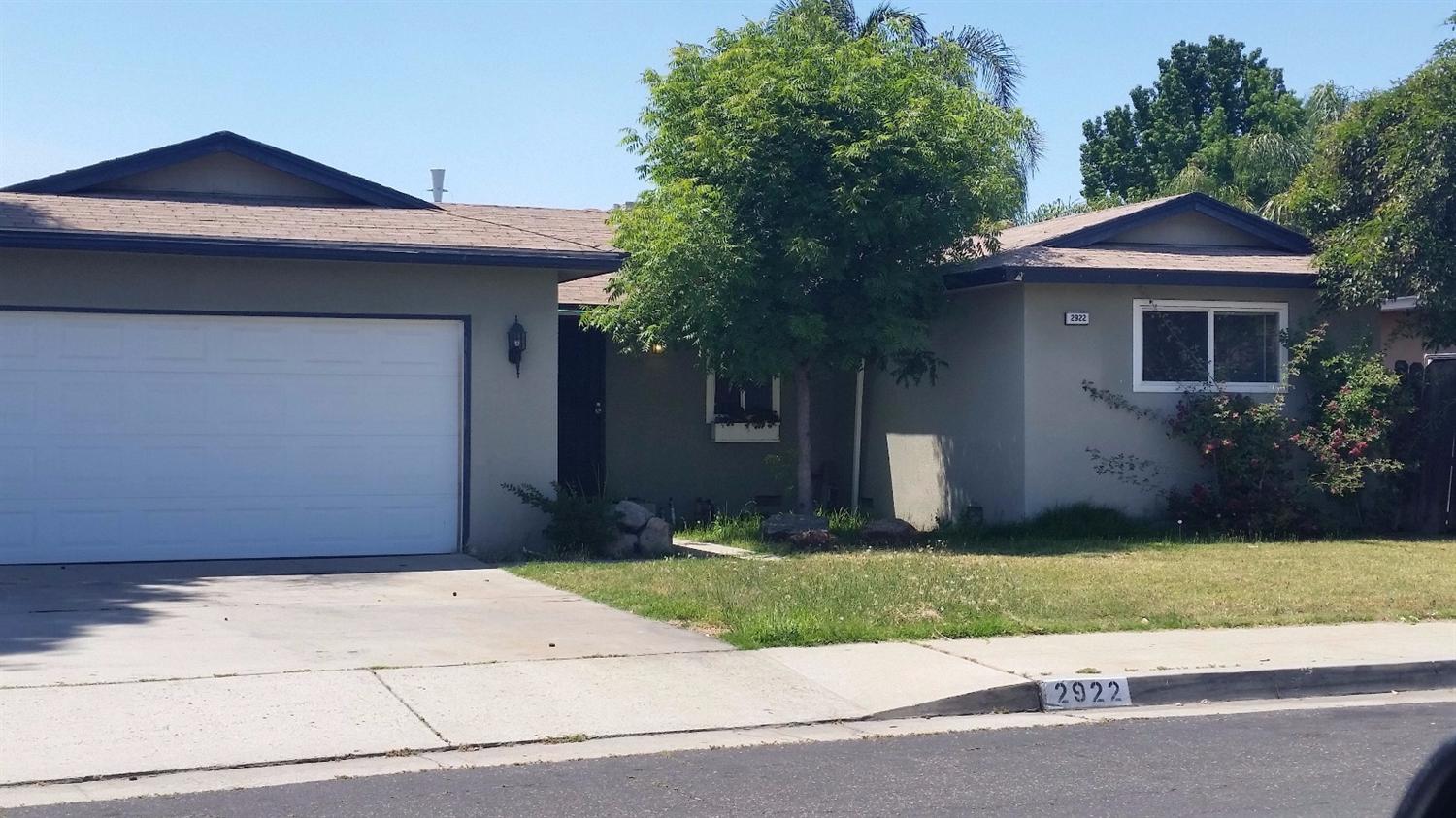 2922 Paula Dr, Clovis, CA 93612 photo 1