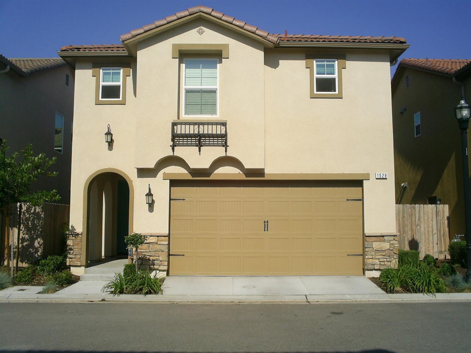 1528 N Rendezvous Way, Clovis, CA 93619 photo 1