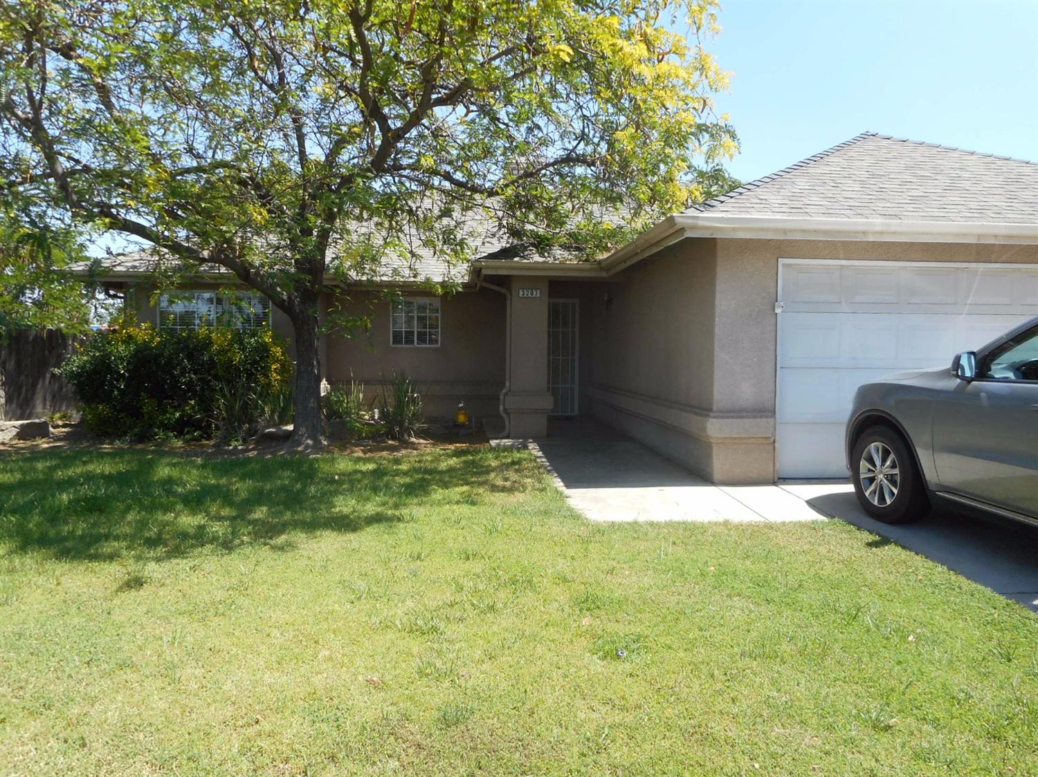 3207 Renn Ave, Clovis, CA 93611 photo 1