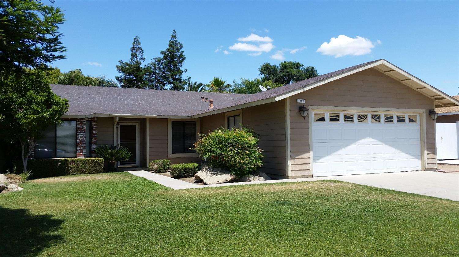 1729 Ashcroft Ave, Clovis, CA 93611 photo 1