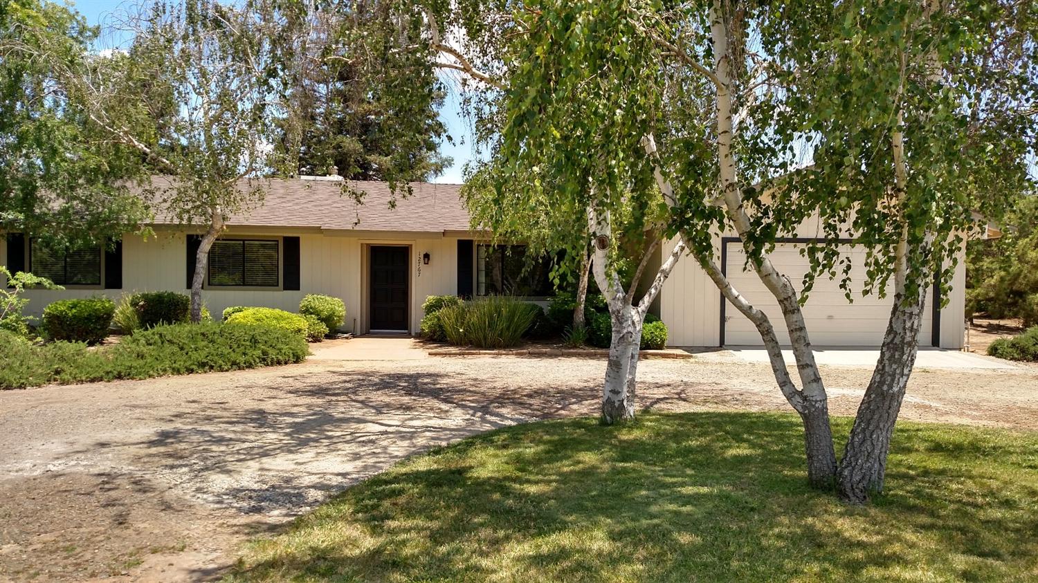 12767 Trieste Dr, Madera, CA 93636 photo 1