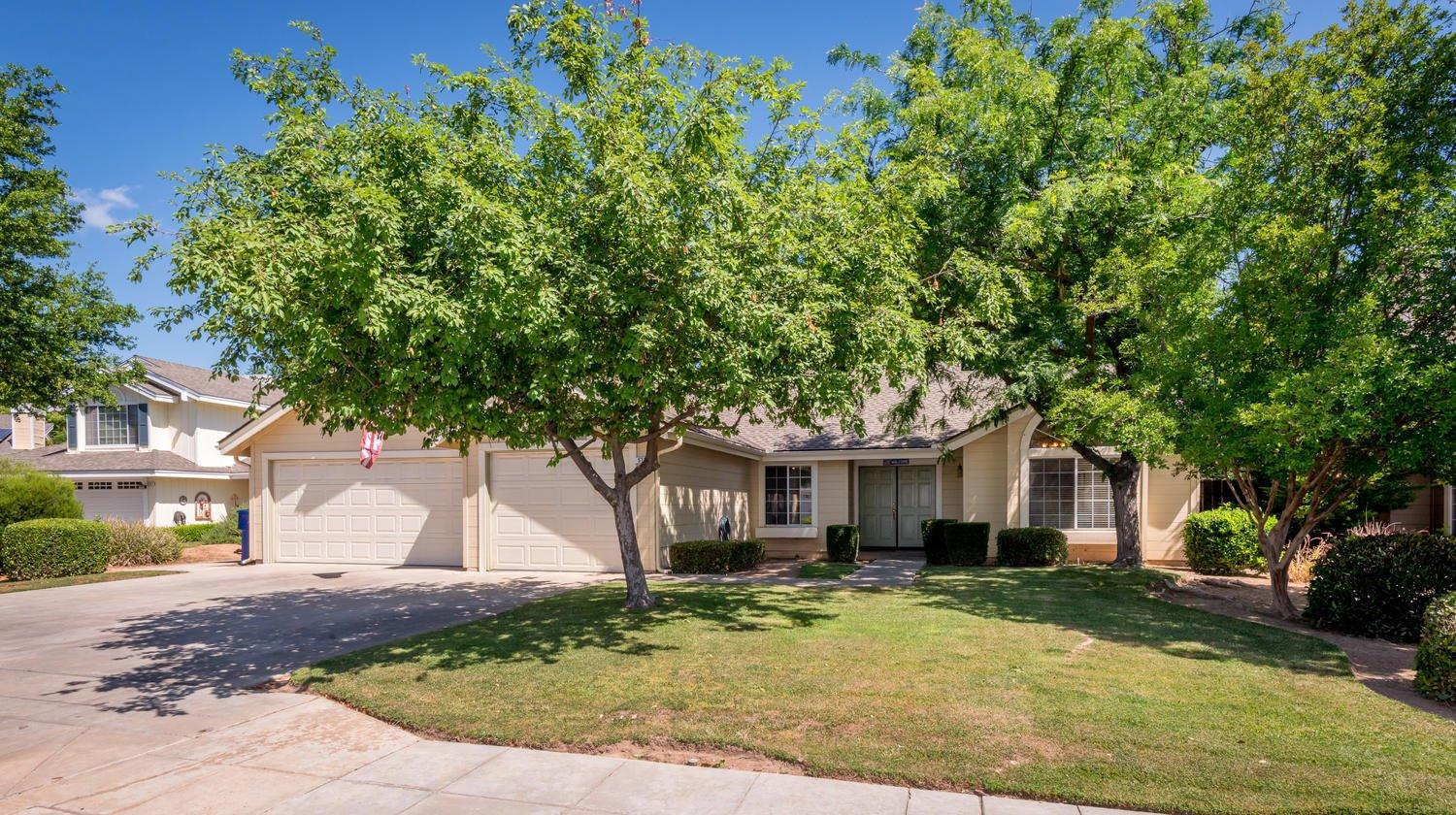 571 W Minarets Ave, Clovis, CA 93611 photo 1
