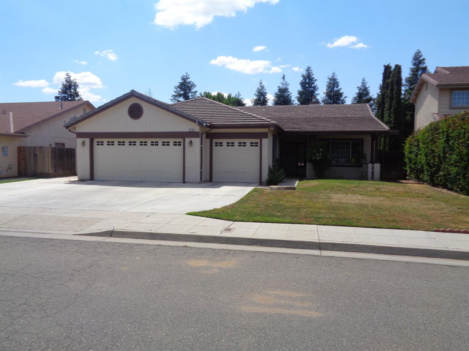 1016 N Douglas Ave, Clovis, CA 93611 photo 1
