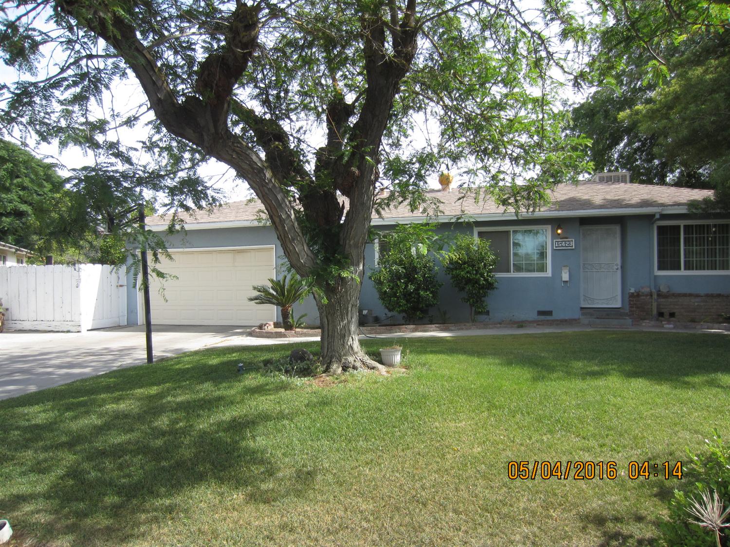 15423 W B St, Kerman, CA 93630 photo 1