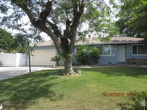 15423 W B St, Kerman, CA 93630 photo 1