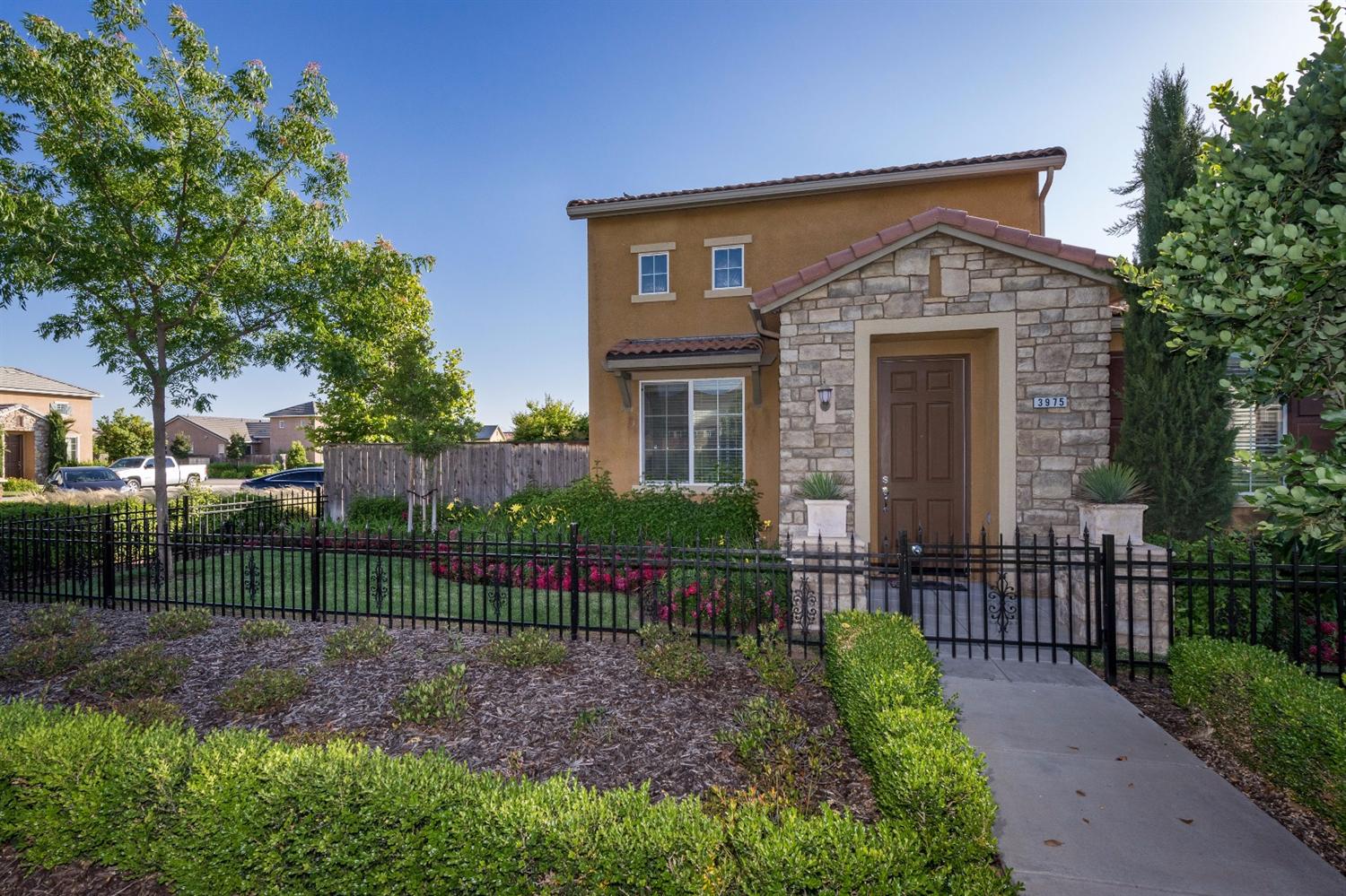 3975 Heritage Ave, Clovis, CA 93619 photo 1