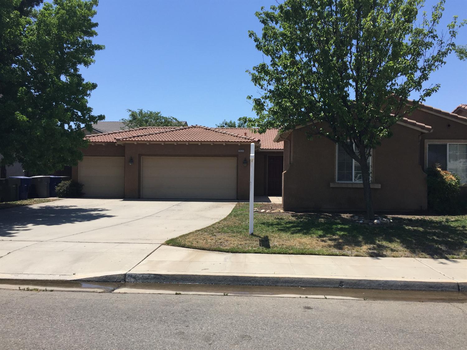 2926 Robinwood Ave, Clovis, CA 93611 photo 1