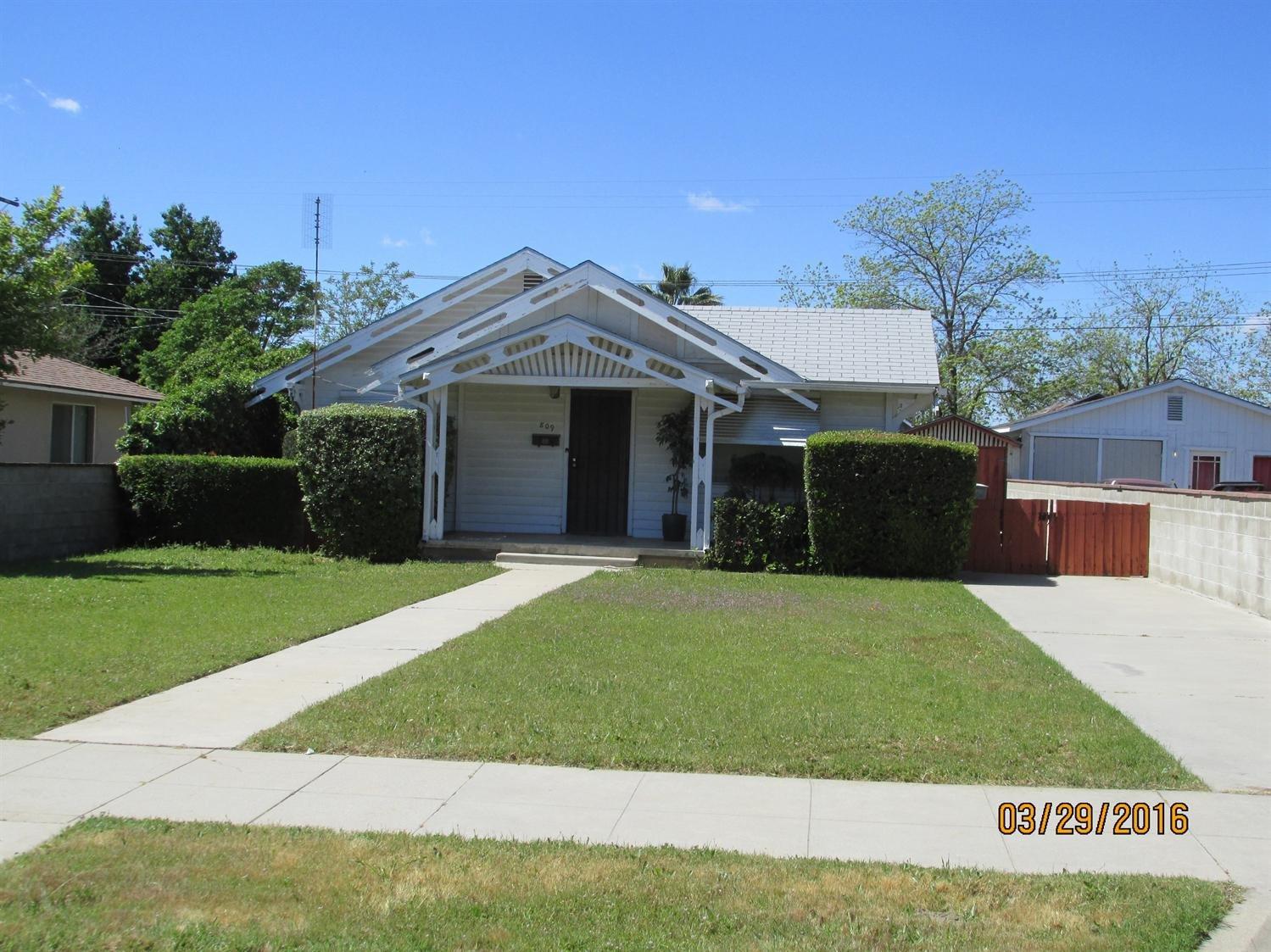 809 Hoag Ave, Sanger, CA 93657 photo 1
