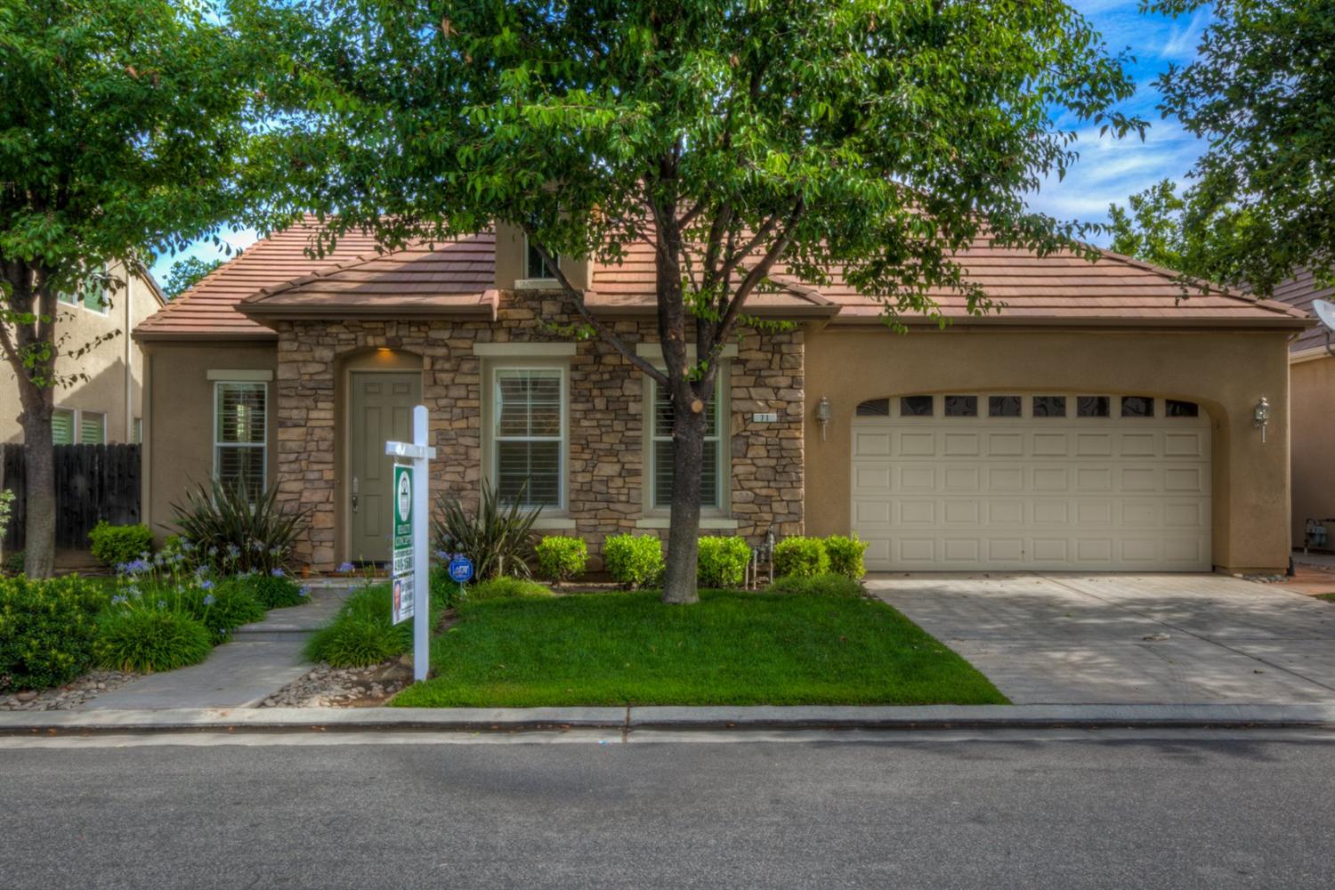 71 W Serena Ave, Clovis, CA 93619 photo 1