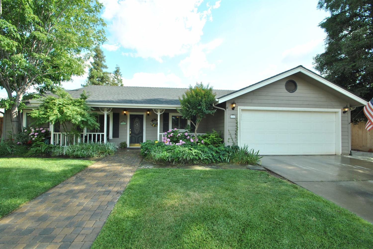 664 W Vartikian Ave, Clovis, CA 93612 photo 1