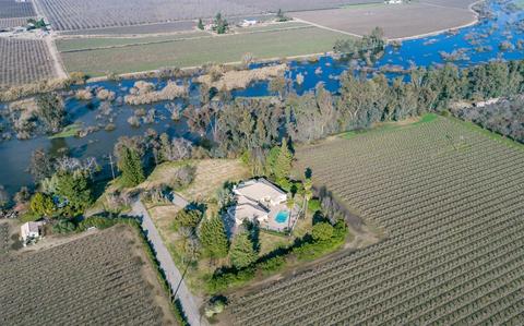 17958 W Shaw Ave, Kerman, CA 93630 photo 1