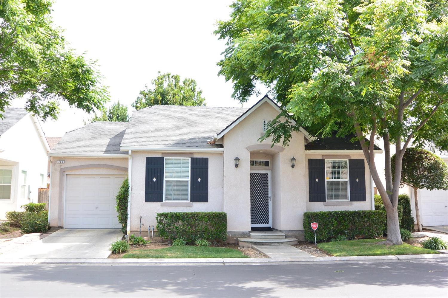 702 W Lisbon Ln, Clovis, CA 93619 photo 1