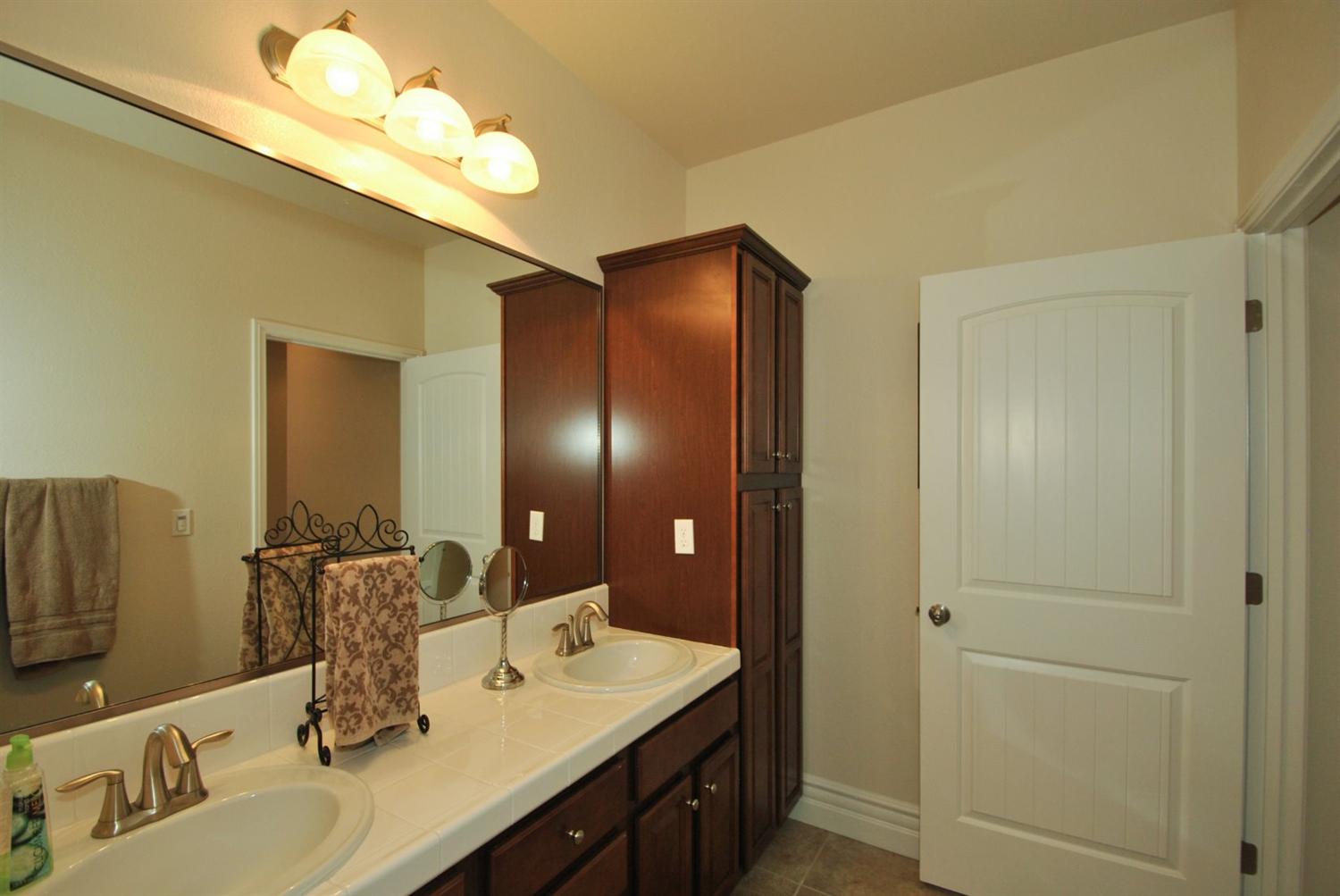 1046 Maine Ave, Clovis, CA 93619 photo 1