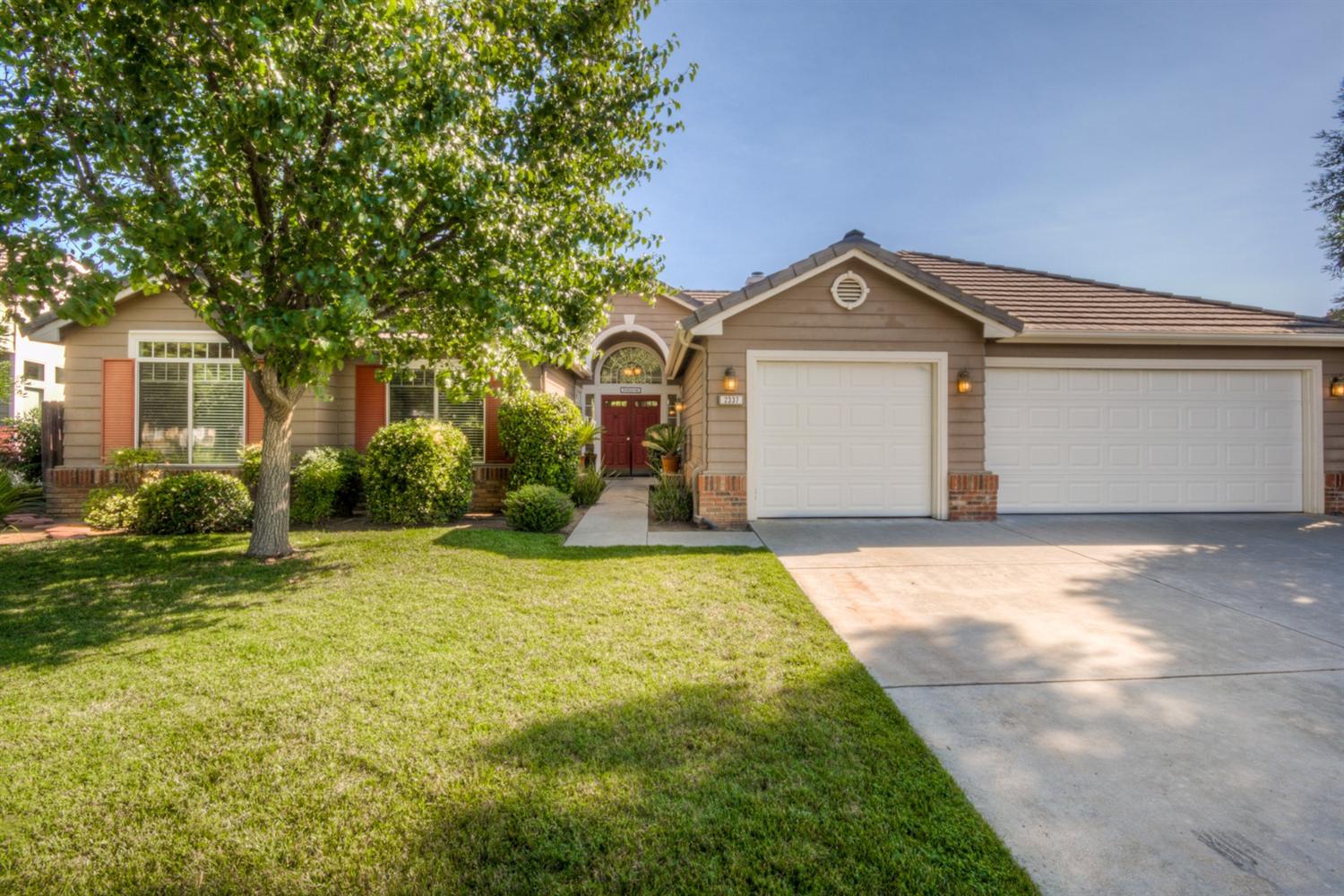 2337 Goshen Ave, Clovis, CA 93611 photo 1