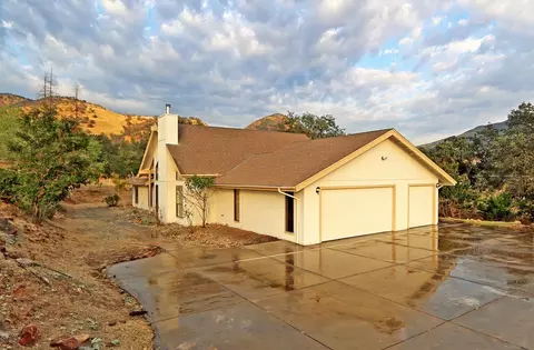 7352 Perlman Dr, Sanger, CA 93657 photo 1
