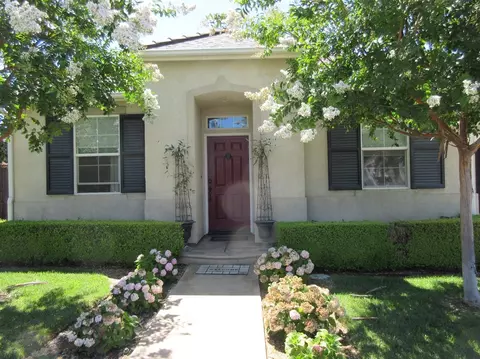 1654 N Dublin Ln, Clovis, CA 93619 photo 1