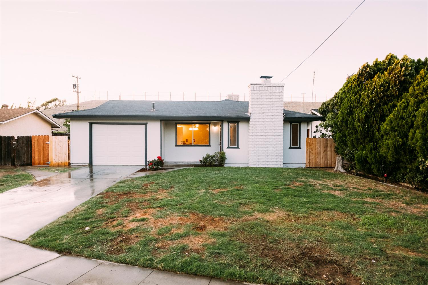 1019 Brookside Dr, Clovis, CA 93612 photo 1