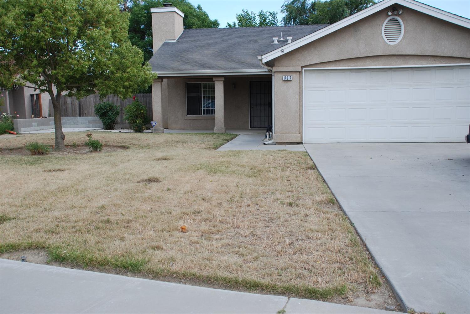 14317 W C St, Kerman, CA 93630 photo 1