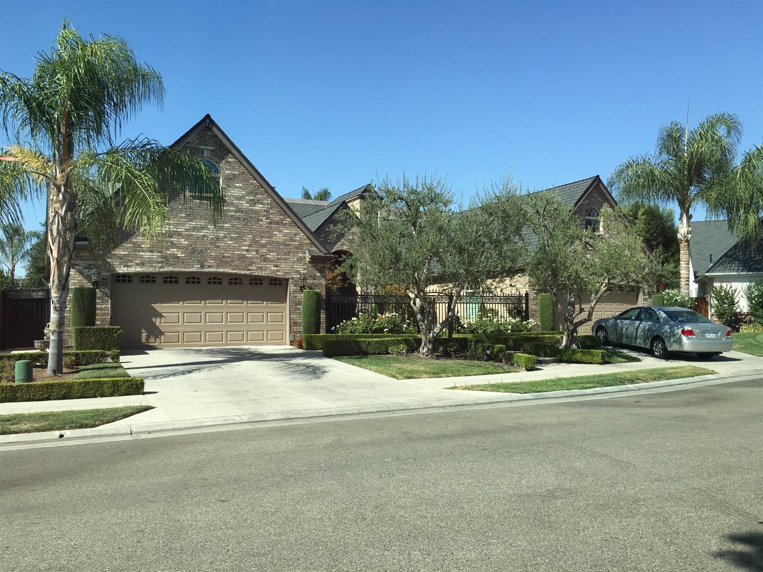 285 Loyola, Clovis, CA 93619 photo 1