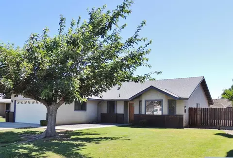 300 S 19th Ave, Lemoore, CA 93245 photo 1