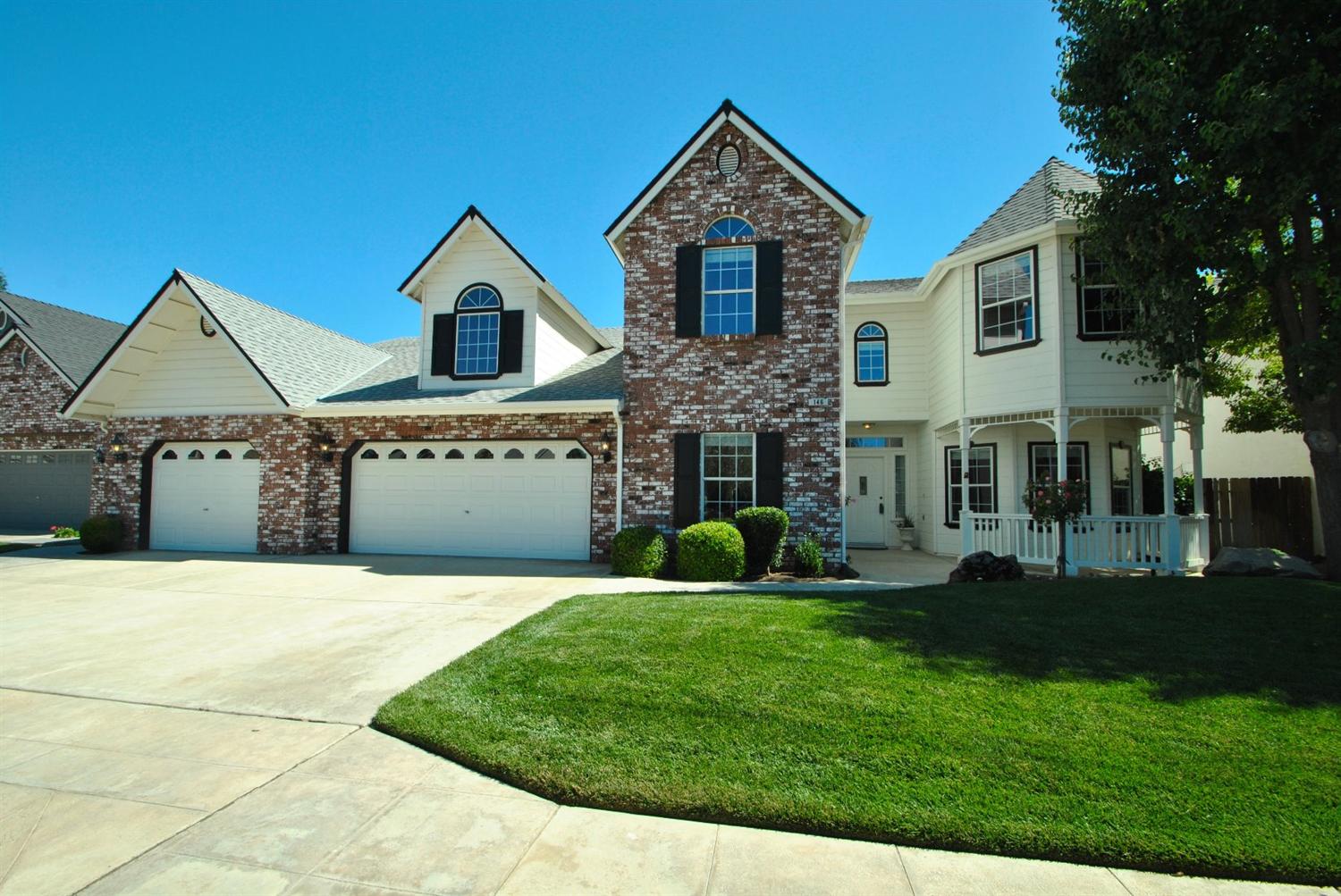 146 W Warwick Ave, Clovis, CA 93619 photo 1
