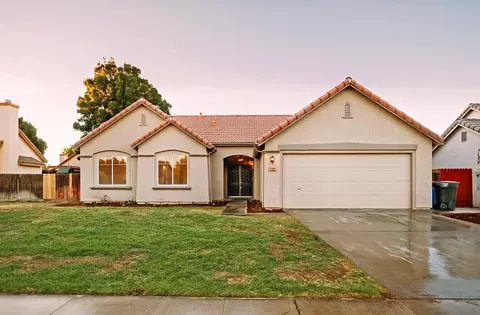 1722 Fortress Way, Lemoore, CA 93245 photo 1