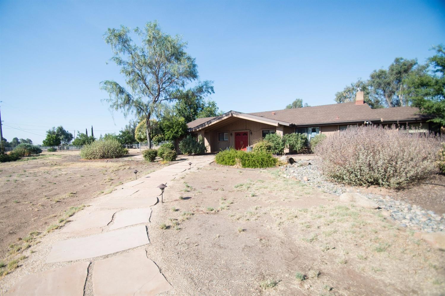6267 N Indianola Ave, Clovis, CA 93619 photo 1