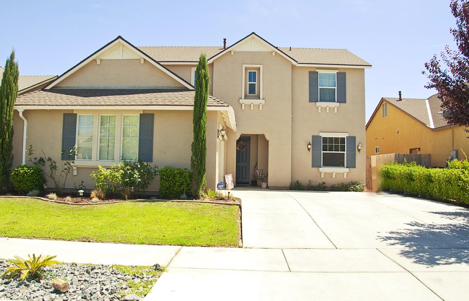 607 Firenze St, Lemoore, CA 93245 photo 1