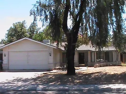 147 N Argyle Ave, Clovis, CA 93612 photo 1