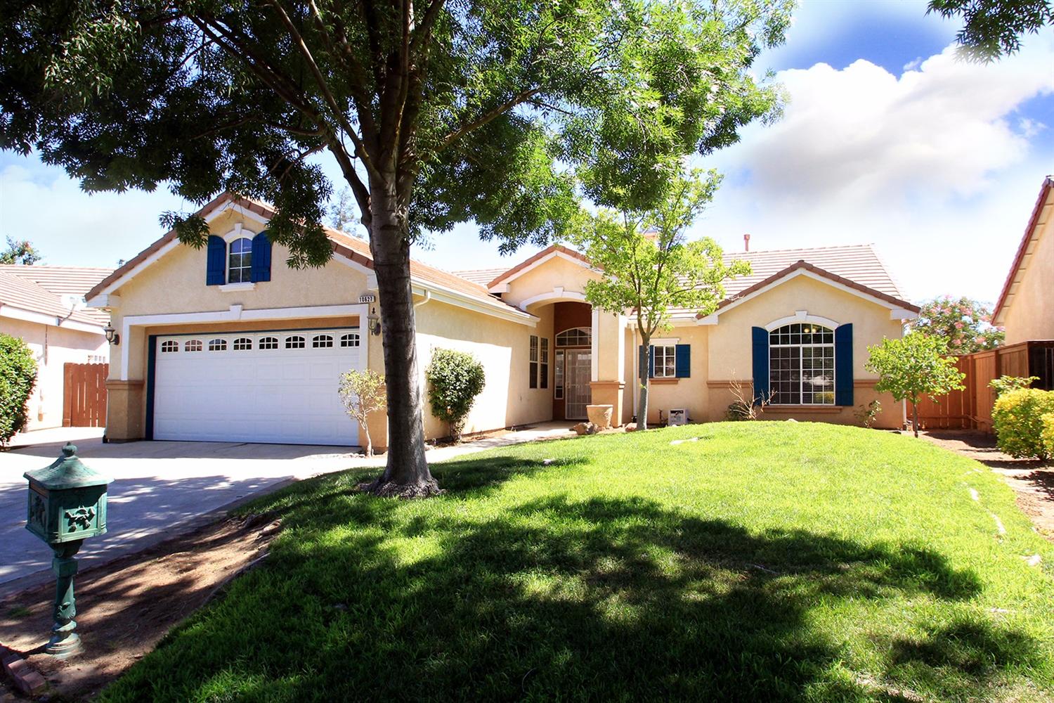 10627 E Fieldstone Ave, Clovis, CA 93619 photo 1