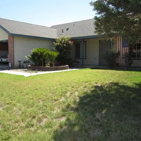 1295 N Mark Dr, Dinuba, CA 93618 photo 1
