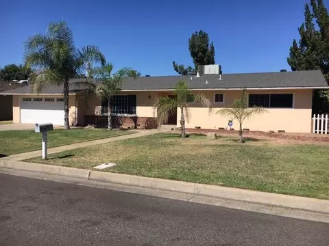 420 N Schnoor St, Madera, CA 93637 photo 1