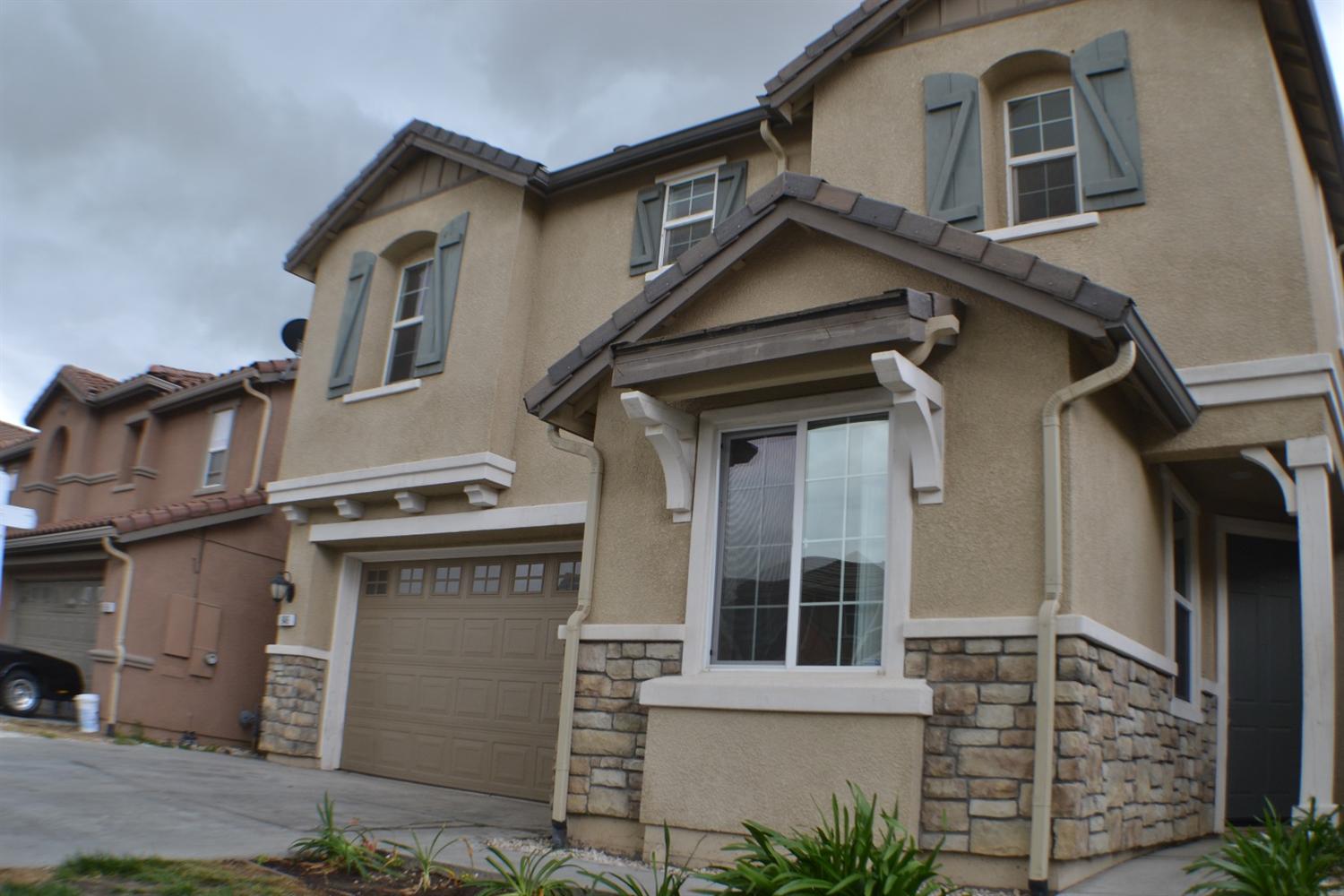 946 Papaya St, Madera, CA 93638 photo 1