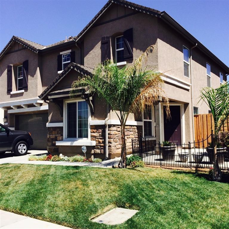 717 Blueberry Ln, Madera, CA 93638 photo 1