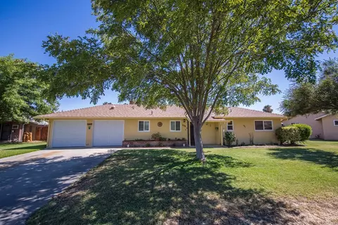 209 E Colonial Dr, Hanford, CA 93230 photo 1