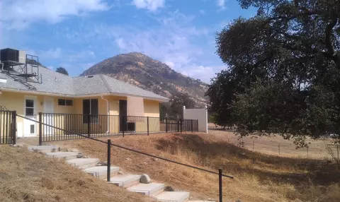 6435 Lupine Dr, Sanger, CA 93657 photo 1