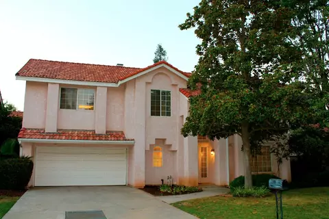 284 E Braddock Drive Dr, Fresno, CA 93720 photo 1