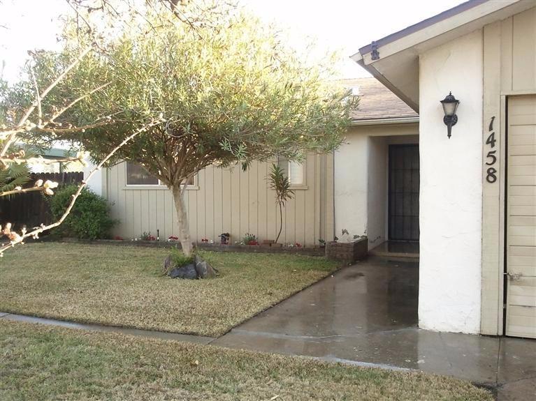 1458 Hampton Way, Clovis, CA 93611 photo 1